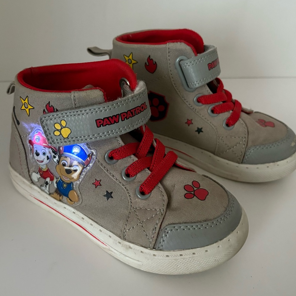 Paw Patrol Light up High-Top Sneakers Boys Size 9
